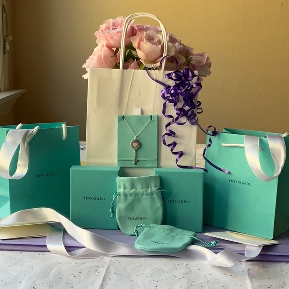 💜 TIFFANY & CO. LAVENDER HEART KEY NECKLACE 💜 - Picture 4 of 16